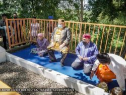 Peringati HUT SULTRA Ke-58 Di Baubau Gubernur Sultra Nyekar Ke makam Oputa Yi Koo