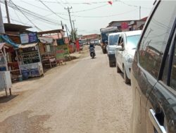 Macet Berjam-Jam Jalan Trans Sulawesi Arah Bahodopi Di Alihkan Ke Desa Baho Makmur